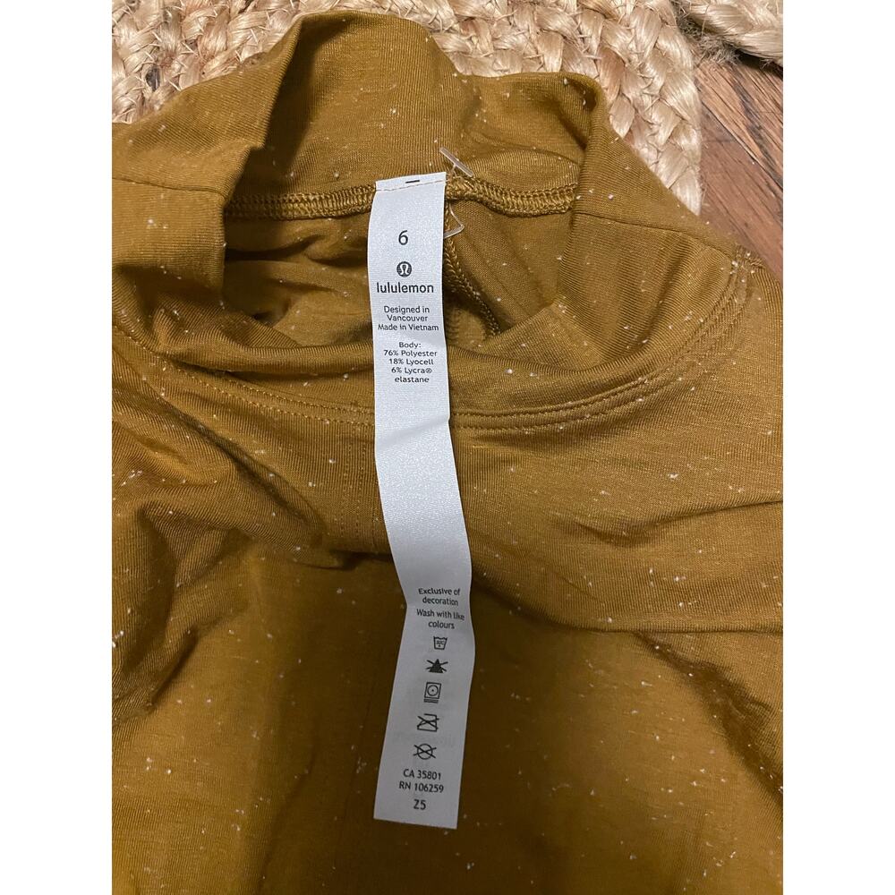 NWT Mock neck cropped lululemon tank size 6